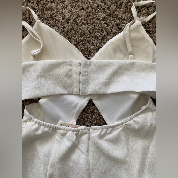 WHITE L’ATISTE JUMPSUIT - WORN ONCE FOR HEADSHOTS - Picture 6 of 7